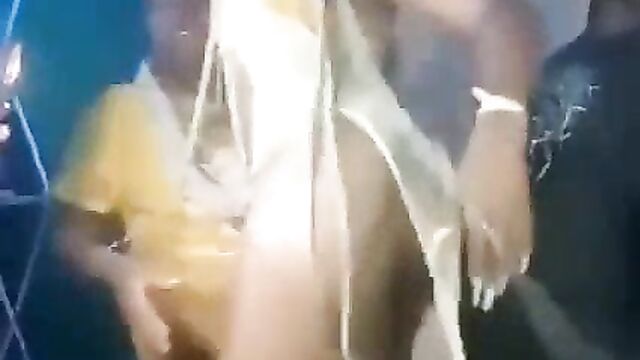 Live fingering on the dancefloor - 5 image