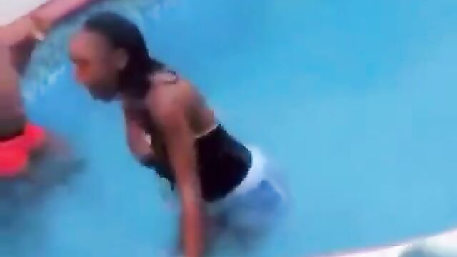 Boobs and nipple exposed in public as lady’s boob pops out in the pool - 4 image