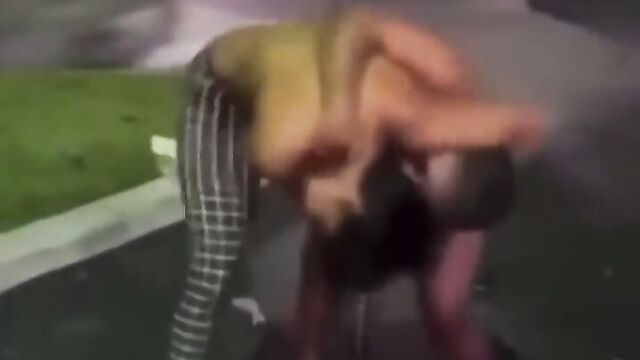 Boobs out in brutal girl fight in public - 3 image