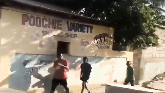 Canadian Woman Strips Naked And Allegedly Runs Mad In Public In Jamaica – Part 2 - 3 image