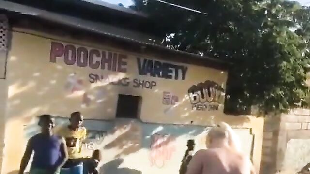 Canadian Woman Strips Naked And Allegedly Runs Mad In Public In Jamaica – Part 2 - 5 image