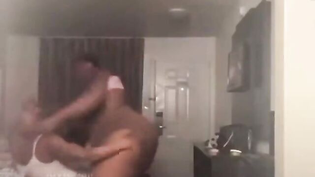 Boobs and ass out as big chick fights boyfriend after she caught him cheating - 4 image