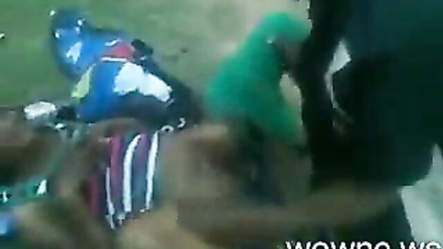 SA couple caught bonking in public - 4 image