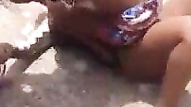 Woman fights, showing pussy in public - 5 image