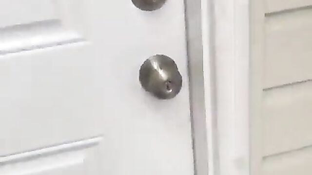 Man caught wife cheating red-handed - 3 image