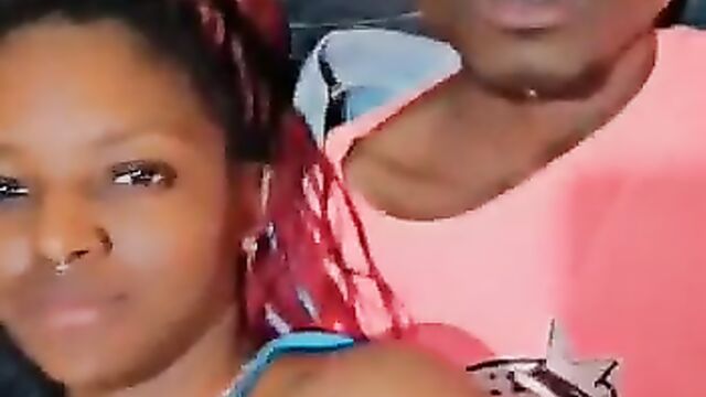 Students caught pressing breasts & romancing in public - 1 image