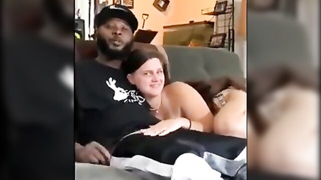 Drug dealer records himself making out with a naked woman - 2 image