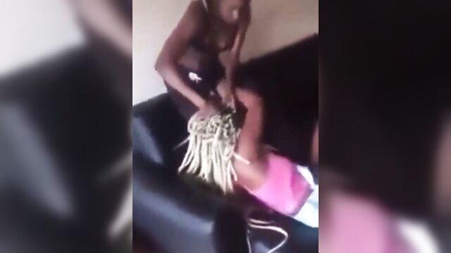 Whore fights her sister and cuts her braids with scissors because of a sugar daddy