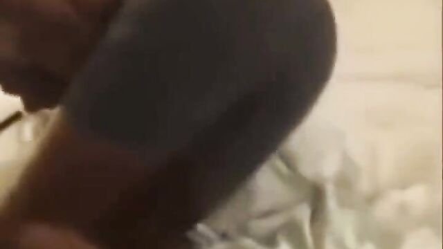 Girl sets boyfriend’s dick on fire for cheating - 5 image