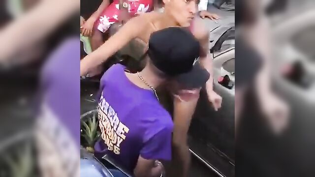 Homeless horny couple caught having sex in front of a crowd - 3 image