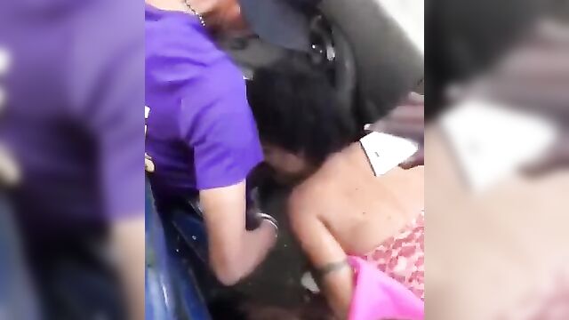 Homeless horny couple caught having sex in front of a crowd - 5 image