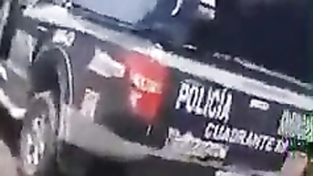 Police officers caught having sex while on duty - 1 image