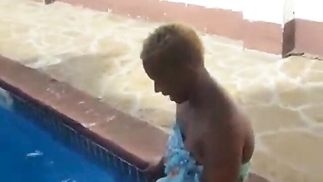 Guy caught licking girlfriend’s pussy in a pool – Part 2