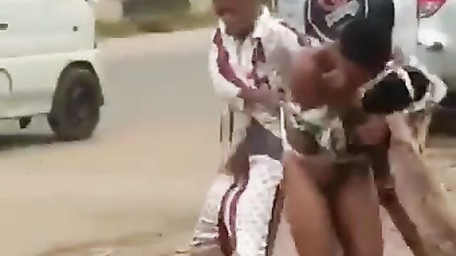 Nigerian girl stripped, exposing naked ass and pussy while fighting in public without wearing panties
