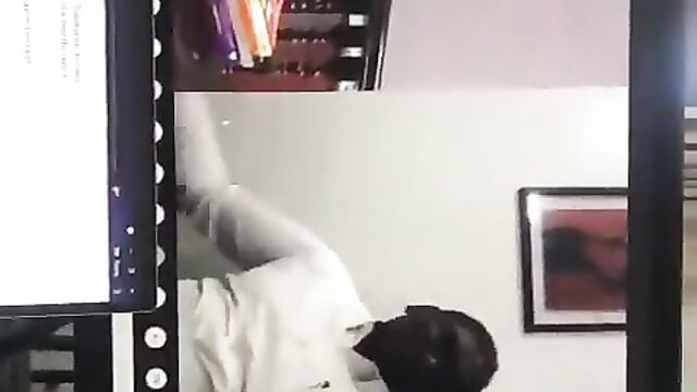 Lawyer caught sucking woman’s breasts in court in public - 4 image