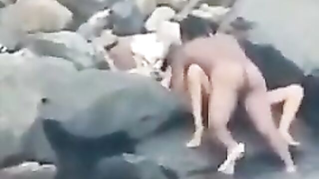 Naked couple caught having hot sex in public on the beach - 4 image