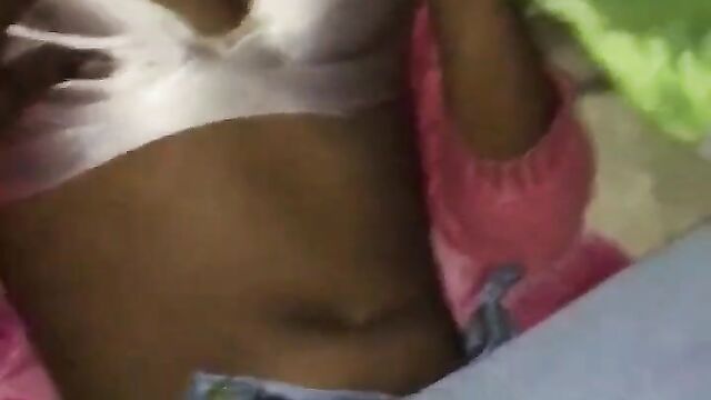 Yahoo Boy exposes Hausa girl’s breasts in public - 5 image