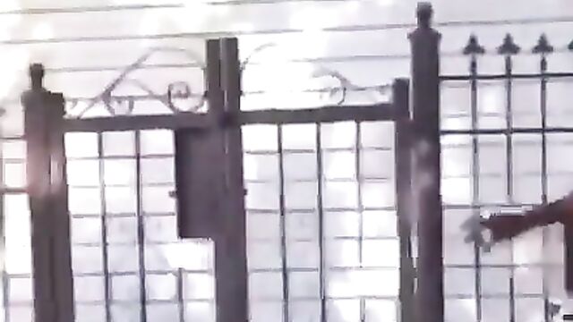 Man walks around NAKED in public with a bag on his back, after getting robbed and stripped! - 4 image