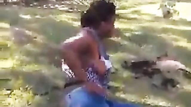 Wife beats and cuts off sidechick’s hair with scissors in public for sleeping with her cheating husband - 3 image