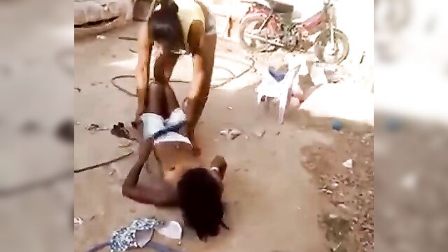 Ebony girl beats and strips sidechick in public - 4 image