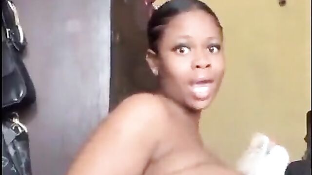 Nigerian girl flashes breast by mistake in public - 3 image