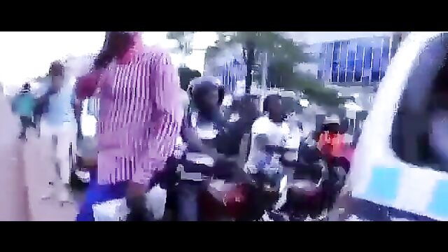 Boobs out as Nigerian girl with fine ass tries to walk naked in public for 800k - 4 image