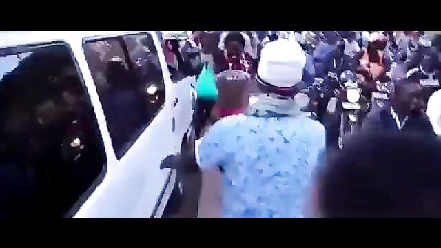 Boobs out as Nigerian girl with fine ass tries to walk naked in public for 800k - 5 image