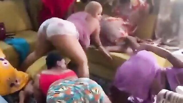 Runs girls go wild in twerking party - 1 image