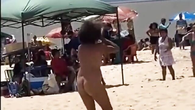 Naked mad woman fights man in public on the beach - 1 image