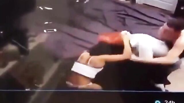 Girl beats sidechick after she caught her naked in bed with her boyfriend… And sidechick fights back! - 4 image