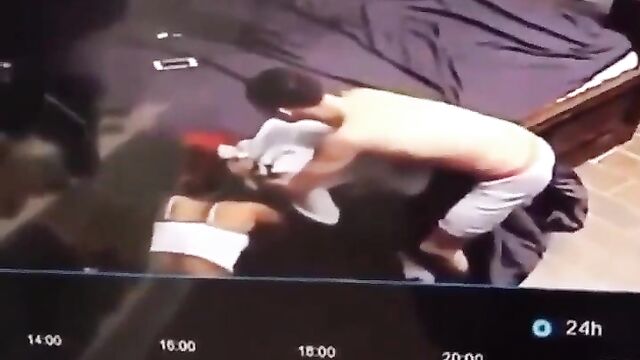 Girl beats sidechick after she caught her naked in bed with her boyfriend… And sidechick fights back! - 5 image