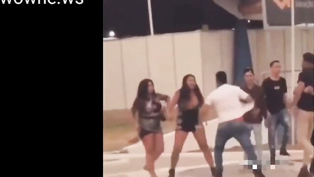 OMG! Lady knocks out her boyfriend’s sidechick after she caught them kissing in public - 5 image