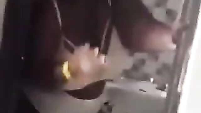 Wife strips sidechick naked in public and flogs her for sleeping with her cheating husband – Part 1 - 5 image