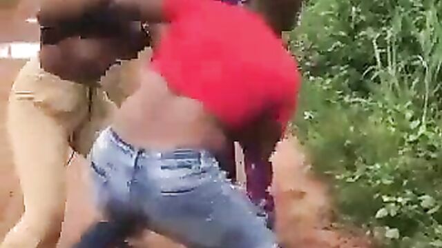 Breasts pop out as 2 Nigerian Girls fight in public - 1 image