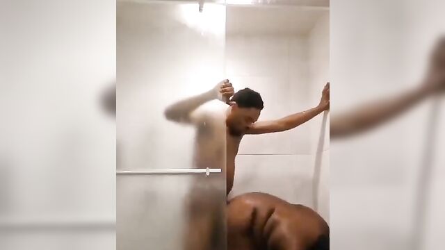Shower sex tape of crazy Ebony couple - 5 image