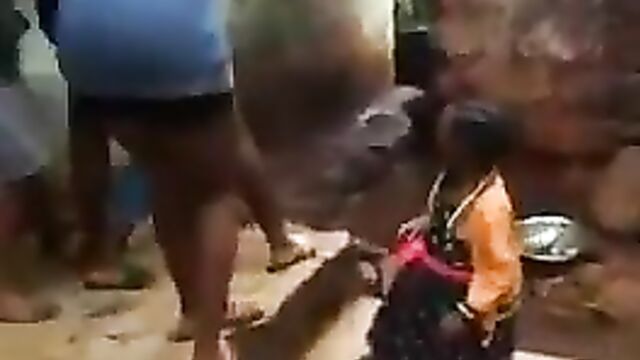 2 sidechicks caught fighting in public over a married man - 4 image