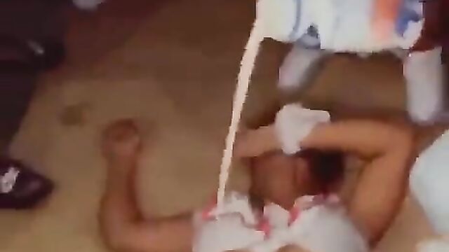 Naked girls chopping toto in public in an African club - 5 image
