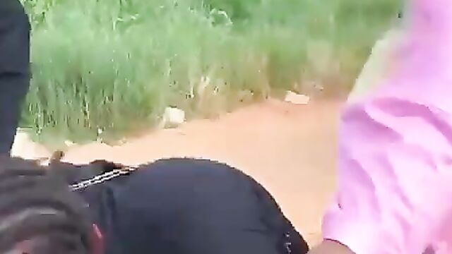 2 vs 1: Boobs out as girl gets beaten by 2 ladies in public for sleeping with their boyfriends - 1 image