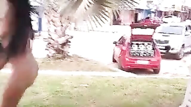 Drunk chick strips naked in public at a restaurant - 5 image