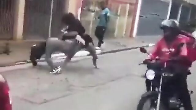 Ass exposed as angry girlfriend beats boyfriend for cheating - 3 image