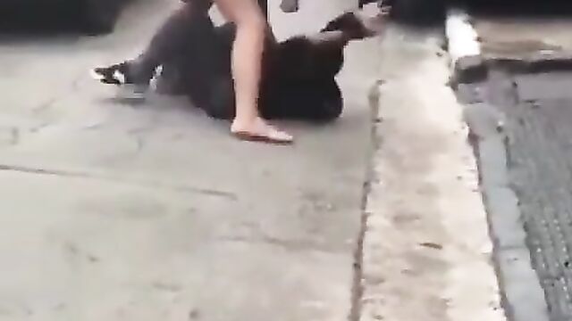 Ass exposed as angry girlfriend beats boyfriend for cheating - 5 image