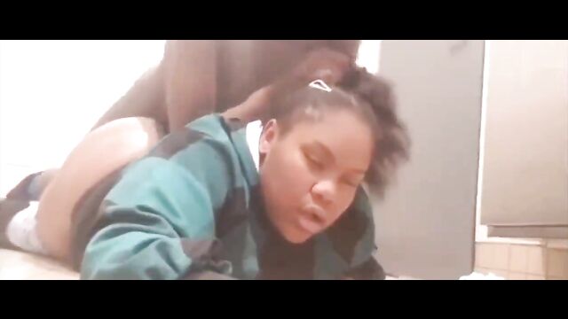 Yahoo Boy Caught Bonking Schoolgirl Wearing School Uniform - 1 image