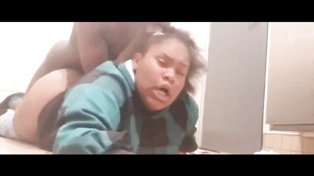 Yahoo Boy Caught Bonking Schoolgirl Wearing School Uniform - 3 image