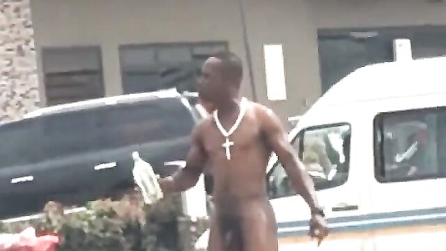 Alleged mad man caught naked in public in Lagos, Nigeria - 4 image