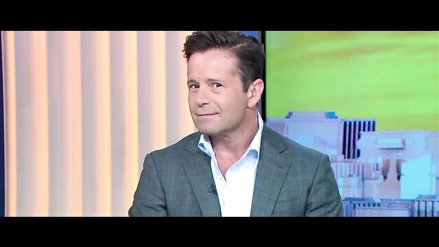 Wife’s Payback: Husband made to lie naked on car in public in Colombia after wife caught him cheating! - 5 image