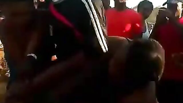 Naked African lady fighting her boyfriend’s sidechick in public