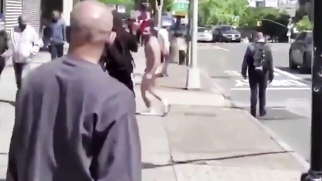 Naked man caught fighting and attacking people in public - 3 image