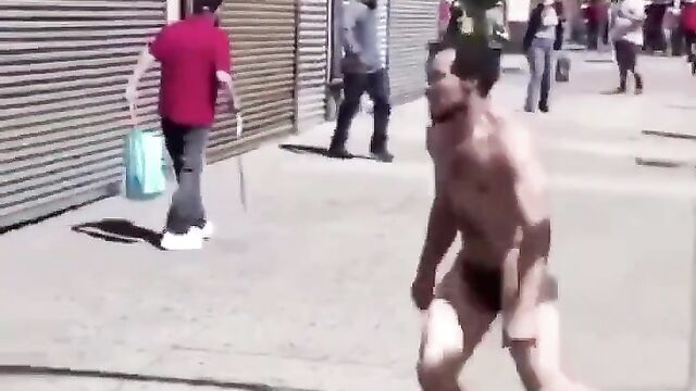 Naked man caught fighting and attacking people in public - 5 image