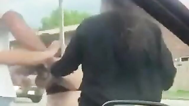 Boobs out as 2 street girls fight in public - 3 image