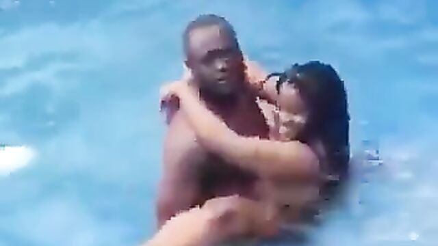 Horny couple having sex in a pool in public - 3 image